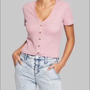 🧚🏼‍♀️WILD FABLE rose v-neck button crop top